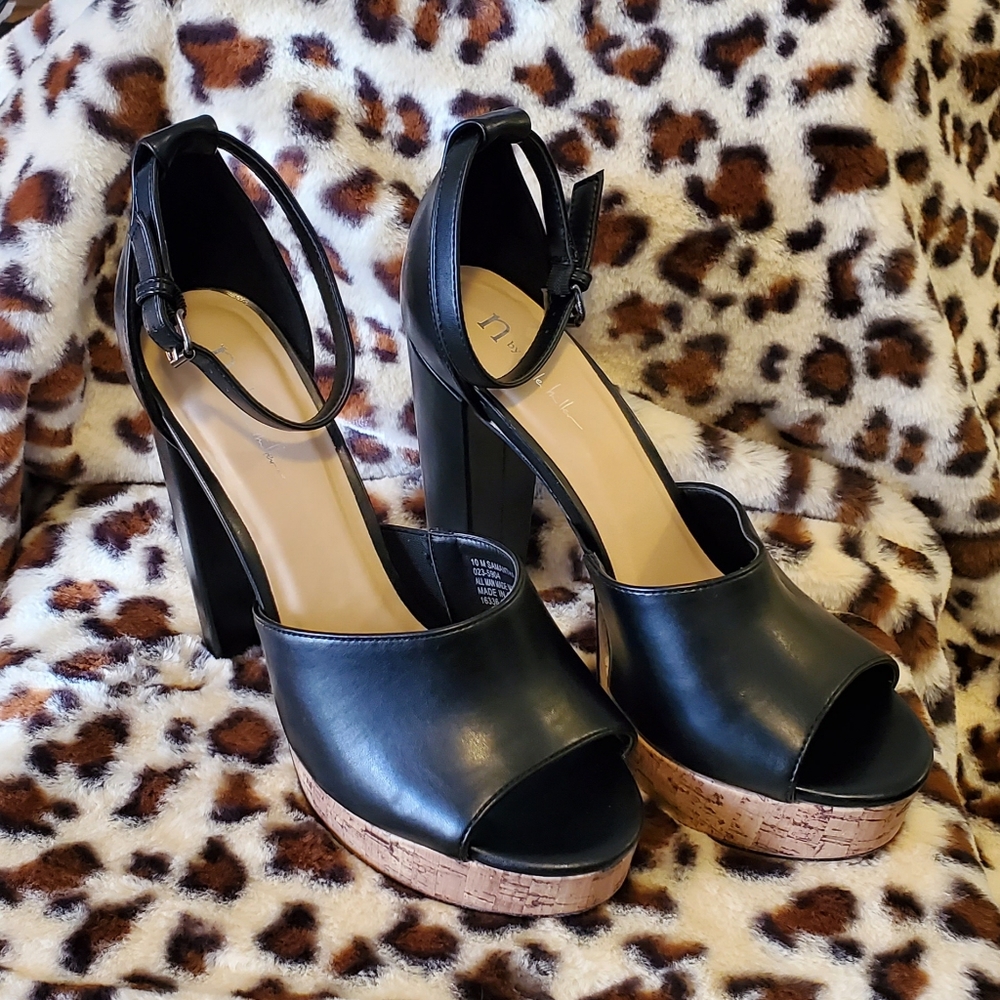 N BY NICOLE MILLER Samantha Black Faux Leather Platform Pump Sandals Sz 10 - NWB